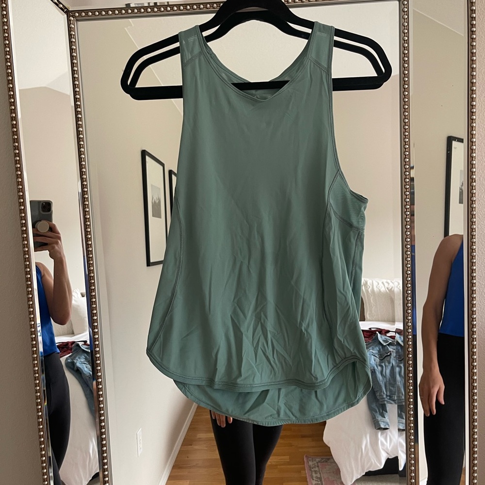 Lululemon top